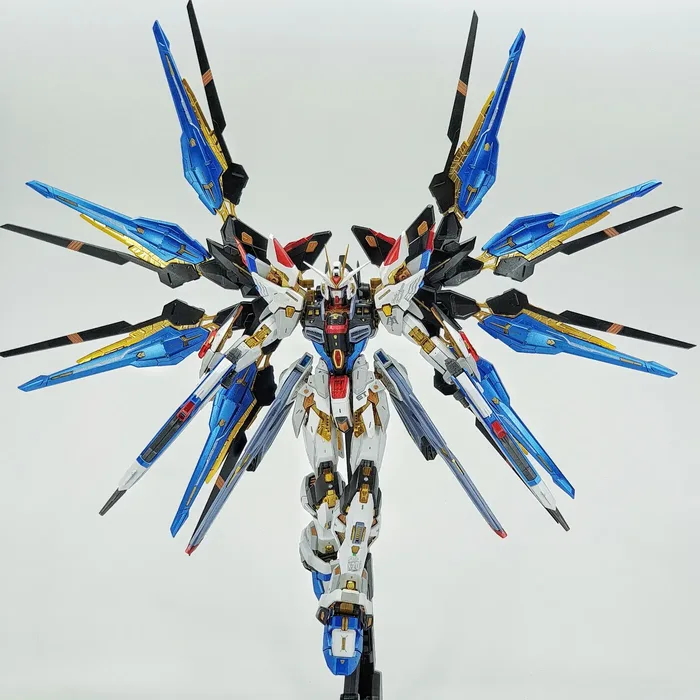 Strike Freedom Gundam · Saudi Mecha Robot
